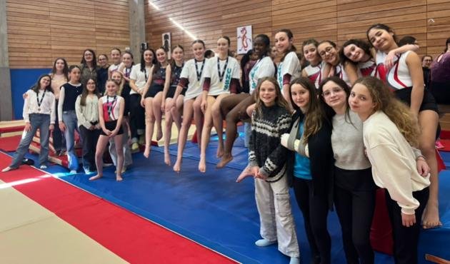 Gymnastes de JBC COROT réunies lors du championnat départemental UNSS de gymnastique